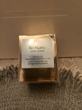 Estee Lauder Re-Nutriv Ultimate Lift Eye Creme